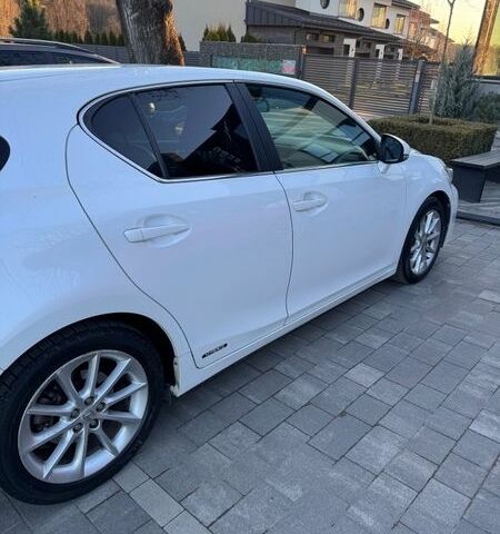 Белый Лексус СТ, объемом двигателя 1.8 л и пробегом 205 тыс. км за 12600 $, фото 9 на Automoto.ua