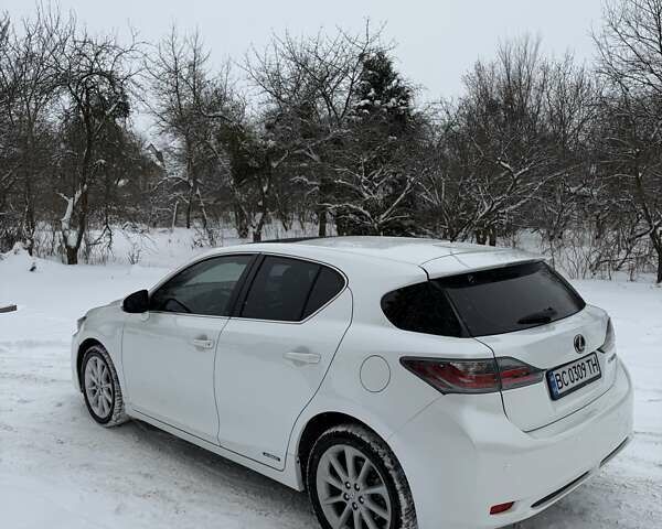 Белый Лексус СТ, объемом двигателя 1.8 л и пробегом 130 тыс. км за 13500 $, фото 1 на Automoto.ua