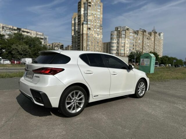 Белый Лексус СТ, объемом двигателя 1.8 л и пробегом 257 тыс. км за 14999 $, фото 5 на Automoto.ua