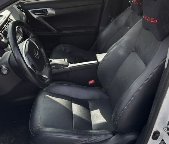Белый Лексус СТ, объемом двигателя 1.8 л и пробегом 257 тыс. км за 14999 $, фото 16 на Automoto.ua
