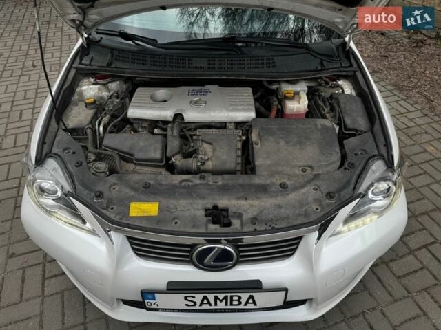 Білий Лексус СТ, об'ємом двигуна 1.8 л та пробігом 288 тис. км за 11500 $, фото 26 на Automoto.ua