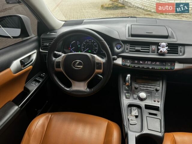 Білий Лексус СТ, об'ємом двигуна 1.8 л та пробігом 288 тис. км за 11500 $, фото 21 на Automoto.ua