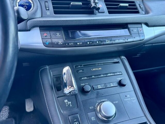 Белый Лексус СТ, объемом двигателя 1.8 л и пробегом 205 тыс. км за 12600 $, фото 17 на Automoto.ua