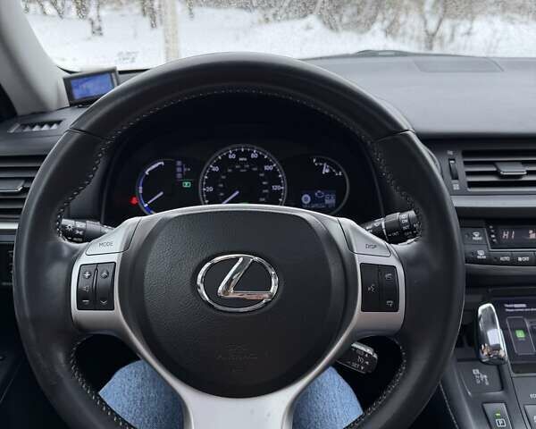 Белый Лексус СТ, объемом двигателя 1.8 л и пробегом 130 тыс. км за 13500 $, фото 14 на Automoto.ua