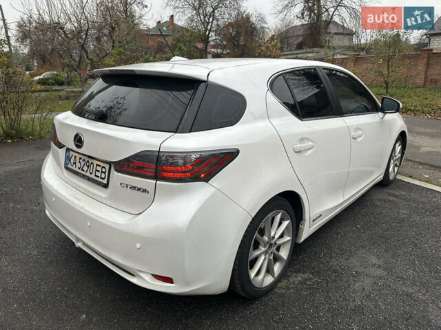 Белый Лексус СТ, объемом двигателя 1.8 л и пробегом 220 тыс. км за 11000 $, фото 5 на Automoto.ua