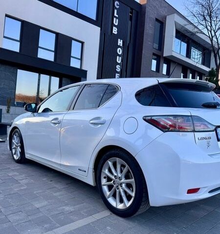 Белый Лексус СТ, объемом двигателя 1.8 л и пробегом 205 тыс. км за 12600 $, фото 11 на Automoto.ua