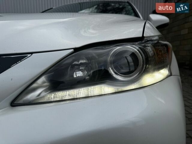 Білий Лексус СТ, об'ємом двигуна 1.8 л та пробігом 288 тис. км за 11500 $, фото 8 на Automoto.ua