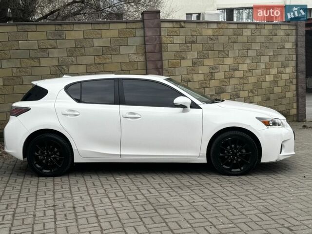 Білий Лексус СТ, об'ємом двигуна 1.8 л та пробігом 288 тис. км за 11500 $, фото 3 на Automoto.ua