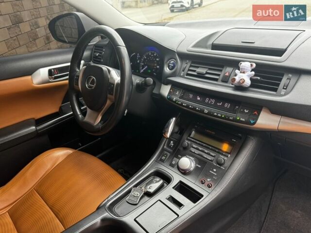 Білий Лексус СТ, об'ємом двигуна 1.8 л та пробігом 288 тис. км за 11500 $, фото 19 на Automoto.ua