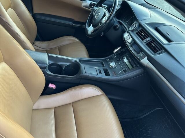 Білий Лексус СТ, об'ємом двигуна 1.8 л та пробігом 270 тис. км за 11250 $, фото 10 на Automoto.ua