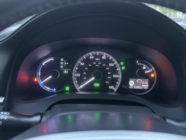 Білий Лексус СТ, об'ємом двигуна 1.8 л та пробігом 286 тис. км за 12500 $, фото 6 на Automoto.ua