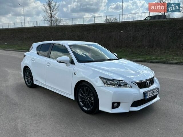 Белый Лексус СТ, объемом двигателя 1.8 л и пробегом 192 тыс. км за 14500 $, фото 2 на Automoto.ua
