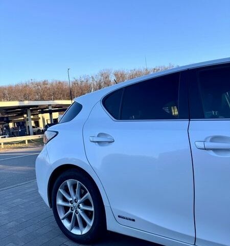 Белый Лексус СТ, объемом двигателя 1.8 л и пробегом 205 тыс. км за 12600 $, фото 12 на Automoto.ua