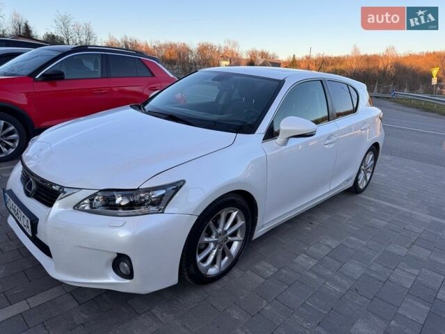 Белый Лексус СТ, объемом двигателя 1.8 л и пробегом 205 тыс. км за 12600 $, фото 6 на Automoto.ua