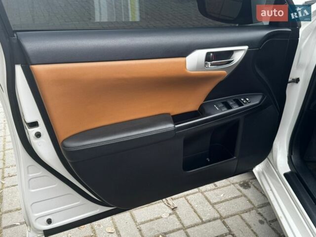 Білий Лексус СТ, об'ємом двигуна 1.8 л та пробігом 288 тис. км за 11500 $, фото 11 на Automoto.ua