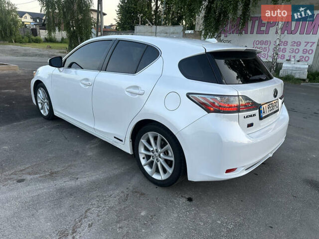 Белый Лексус СТ, объемом двигателя 1.8 л и пробегом 286 тыс. км за 12500 $, фото 4 на Automoto.ua
