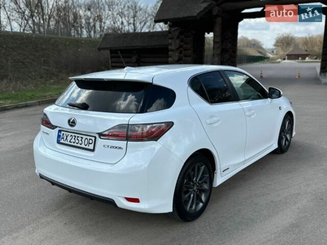 Белый Лексус СТ, объемом двигателя 1.8 л и пробегом 192 тыс. км за 14500 $, фото 4 на Automoto.ua