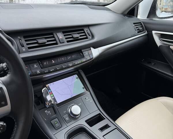 Белый Лексус СТ, объемом двигателя 1.8 л и пробегом 130 тыс. км за 13500 $, фото 15 на Automoto.ua