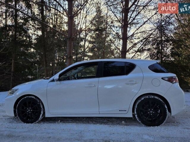 Білий Лексус СТ, об'ємом двигуна 1.8 л та пробігом 88 тис. км за 14500 $, фото 2 на Automoto.ua