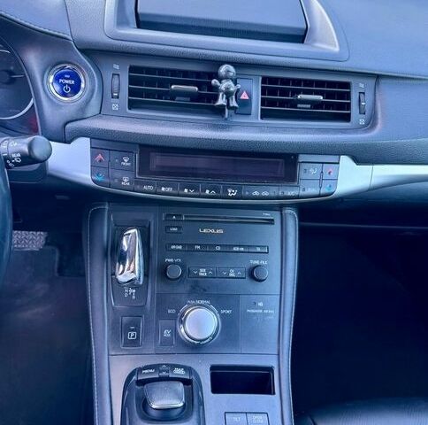 Белый Лексус СТ, объемом двигателя 1.8 л и пробегом 205 тыс. км за 12600 $, фото 21 на Automoto.ua