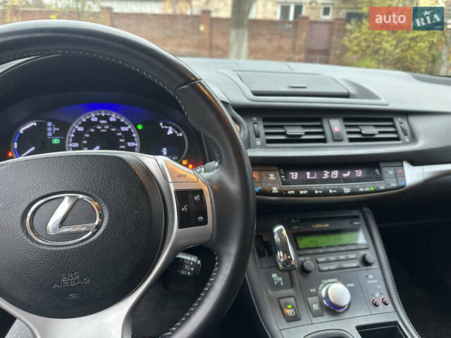 Белый Лексус СТ, объемом двигателя 1.8 л и пробегом 220 тыс. км за 11000 $, фото 8 на Automoto.ua