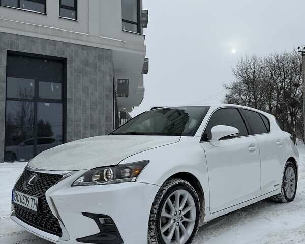 Белый Лексус СТ, объемом двигателя 1.8 л и пробегом 130 тыс. км за 13500 $, фото 18 на Automoto.ua