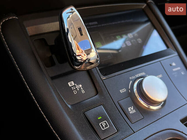 Білий Лексус СТ, об'ємом двигуна 1.8 л та пробігом 130 тис. км за 14400 $, фото 18 на Automoto.ua