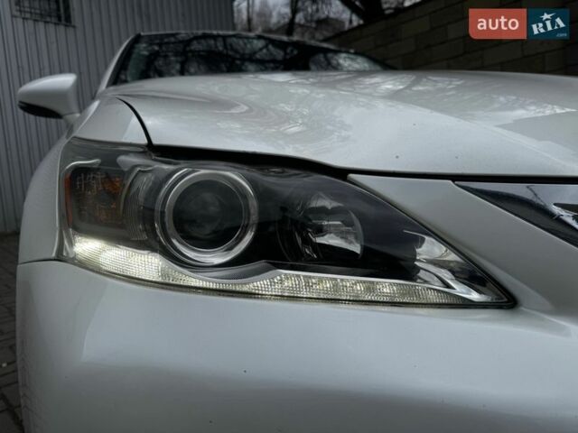 Білий Лексус СТ, об'ємом двигуна 1.8 л та пробігом 288 тис. км за 11500 $, фото 9 на Automoto.ua