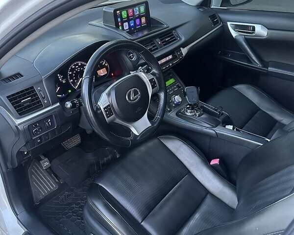 Белый Лексус СТ, объемом двигателя 1.8 л и пробегом 286 тыс. км за 12500 $, фото 4 на Automoto.ua