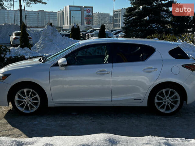 Білий Лексус СТ, об'ємом двигуна 1.8 л та пробігом 130 тис. км за 14400 $, фото 3 на Automoto.ua