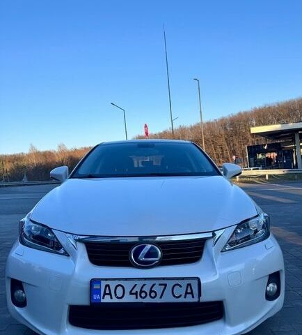 Белый Лексус СТ, объемом двигателя 1.8 л и пробегом 205 тыс. км за 12600 $, фото 4 на Automoto.ua