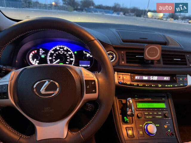 Белый Лексус СТ, объемом двигателя 1.8 л и пробегом 290 тыс. км за 11199 $, фото 7 на Automoto.ua