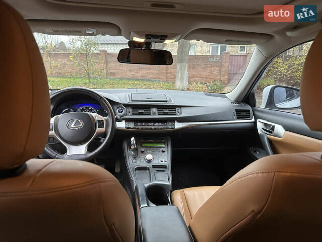 Белый Лексус СТ, объемом двигателя 1.8 л и пробегом 220 тыс. км за 11000 $, фото 12 на Automoto.ua