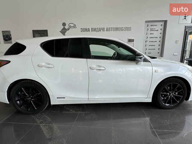 Білий Лексус СТ, об'ємом двигуна 1.8 л та пробігом 146 тис. км за 12600 $, фото 7 на Automoto.ua