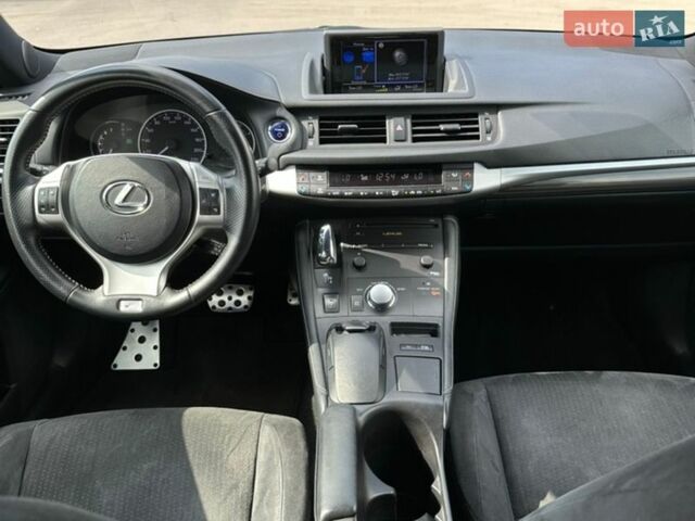 Белый Лексус СТ, объемом двигателя 1.8 л и пробегом 192 тыс. км за 14500 $, фото 13 на Automoto.ua
