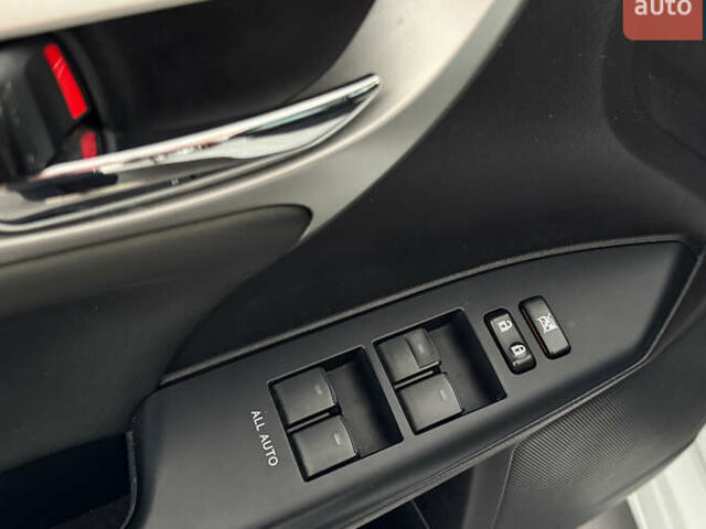 Білий Лексус СТ, об'ємом двигуна 1.8 л та пробігом 146 тис. км за 12600 $, фото 21 на Automoto.ua