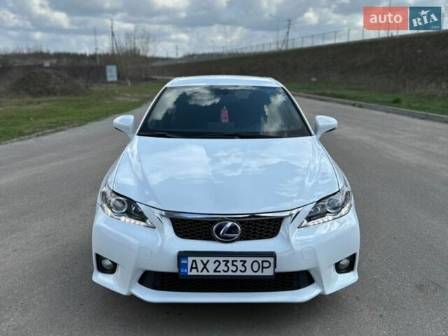 Белый Лексус СТ, объемом двигателя 1.8 л и пробегом 192 тыс. км за 14500 $, фото 1 на Automoto.ua