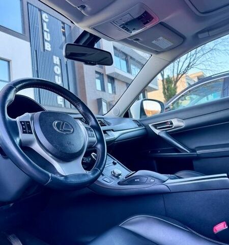 Белый Лексус СТ, объемом двигателя 1.8 л и пробегом 205 тыс. км за 12600 $, фото 16 на Automoto.ua