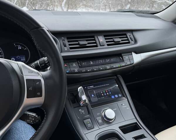 Белый Лексус СТ, объемом двигателя 1.8 л и пробегом 130 тыс. км за 13500 $, фото 13 на Automoto.ua