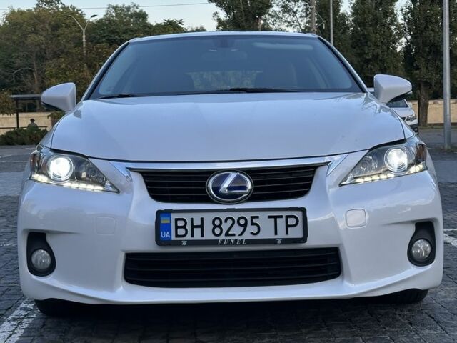 Білий Лексус СТ, об'ємом двигуна 1.8 л та пробігом 270 тис. км за 11500 $, фото 4 на Automoto.ua