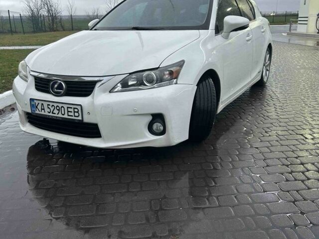 Белый Лексус СТ, объемом двигателя 1.8 л и пробегом 200 тыс. км за 10850 $, фото 1 на Automoto.ua