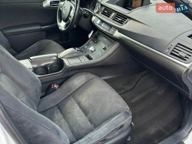 Белый Лексус СТ, объемом двигателя 1.8 л и пробегом 192 тыс. км за 14500 $, фото 11 на Automoto.ua