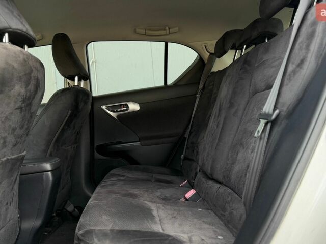 Білий Лексус СТ, об'ємом двигуна 1.8 л та пробігом 279 тис. км за 11800 $, фото 21 на Automoto.ua