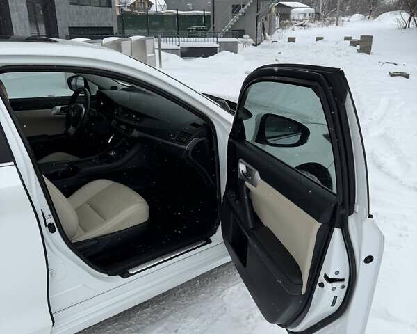 Белый Лексус СТ, объемом двигателя 1.8 л и пробегом 130 тыс. км за 13500 $, фото 21 на Automoto.ua