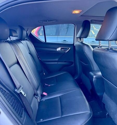 Белый Лексус СТ, объемом двигателя 1.8 л и пробегом 205 тыс. км за 12600 $, фото 22 на Automoto.ua