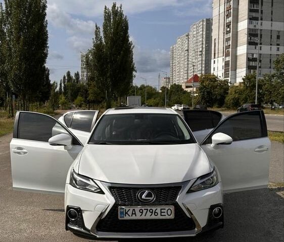 Белый Лексус СТ, объемом двигателя 1.8 л и пробегом 257 тыс. км за 14999 $, фото 3 на Automoto.ua