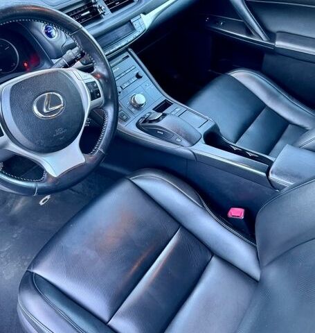 Белый Лексус СТ, объемом двигателя 1.8 л и пробегом 205 тыс. км за 12600 $, фото 20 на Automoto.ua