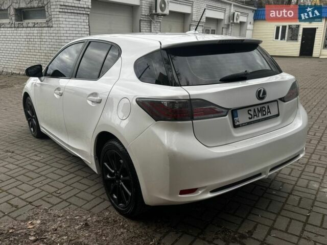 Білий Лексус СТ, об'ємом двигуна 1.8 л та пробігом 288 тис. км за 11500 $, фото 5 на Automoto.ua