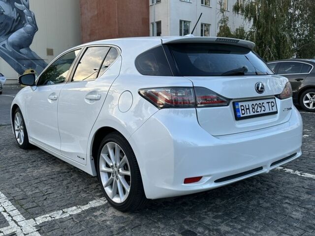 Білий Лексус СТ, об'ємом двигуна 1.8 л та пробігом 270 тис. км за 11500 $, фото 3 на Automoto.ua