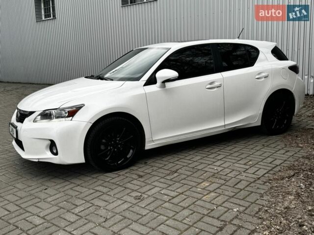 Білий Лексус СТ, об'ємом двигуна 1.8 л та пробігом 288 тис. км за 11500 $, фото 7 на Automoto.ua